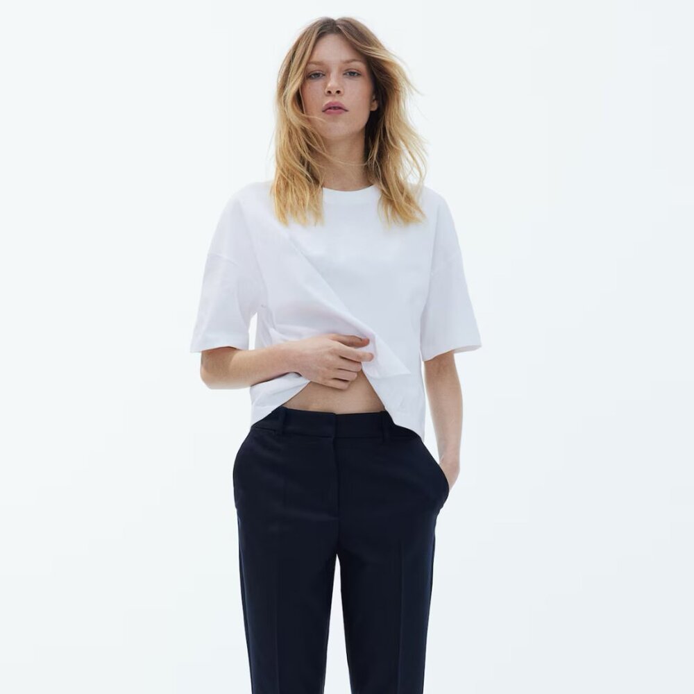 NWT - H&M Ankle Length Slacks in a Navy Blue Color Size 6